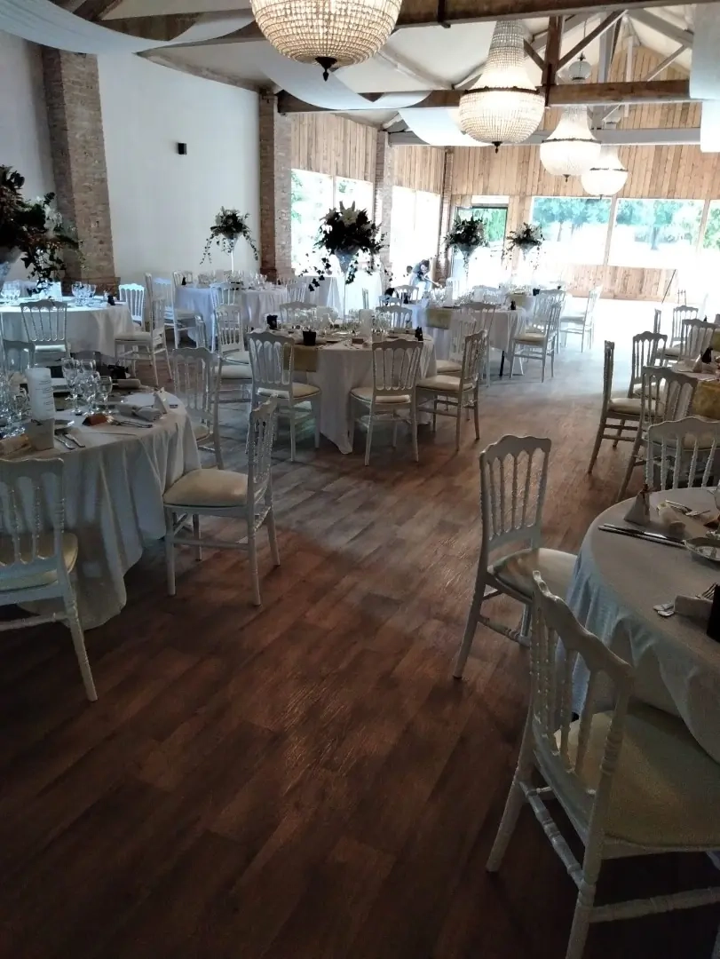 Réalisation de bouquets pour décoration de salle